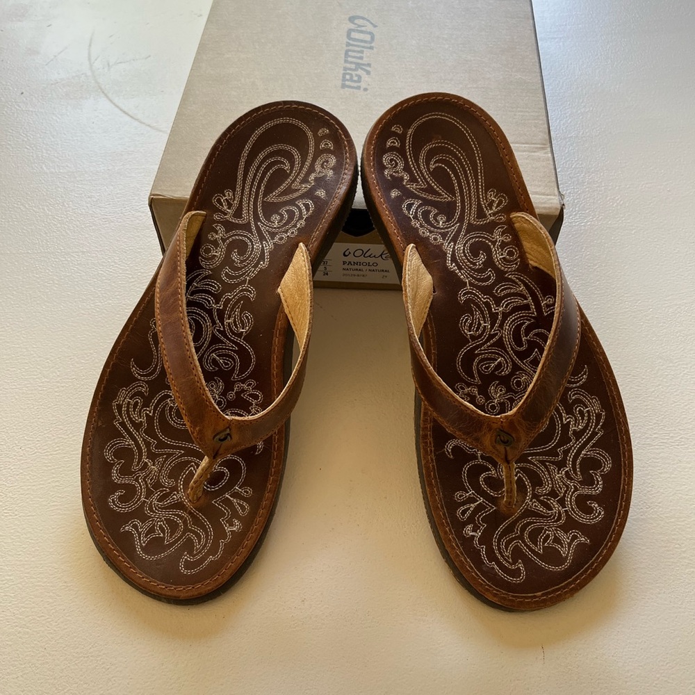 Olukai - Picture 2 of 6